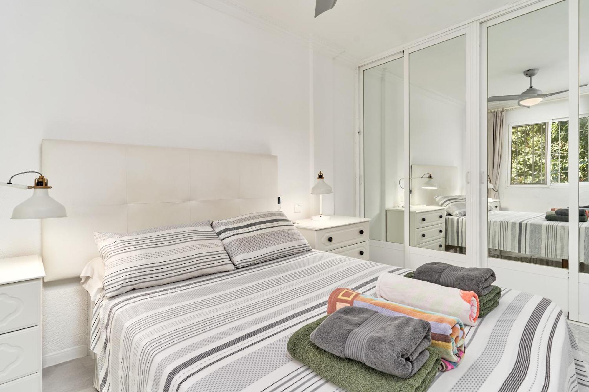 Hawaii 1St Floor Burriana, Nerja Apartment Exterior foto