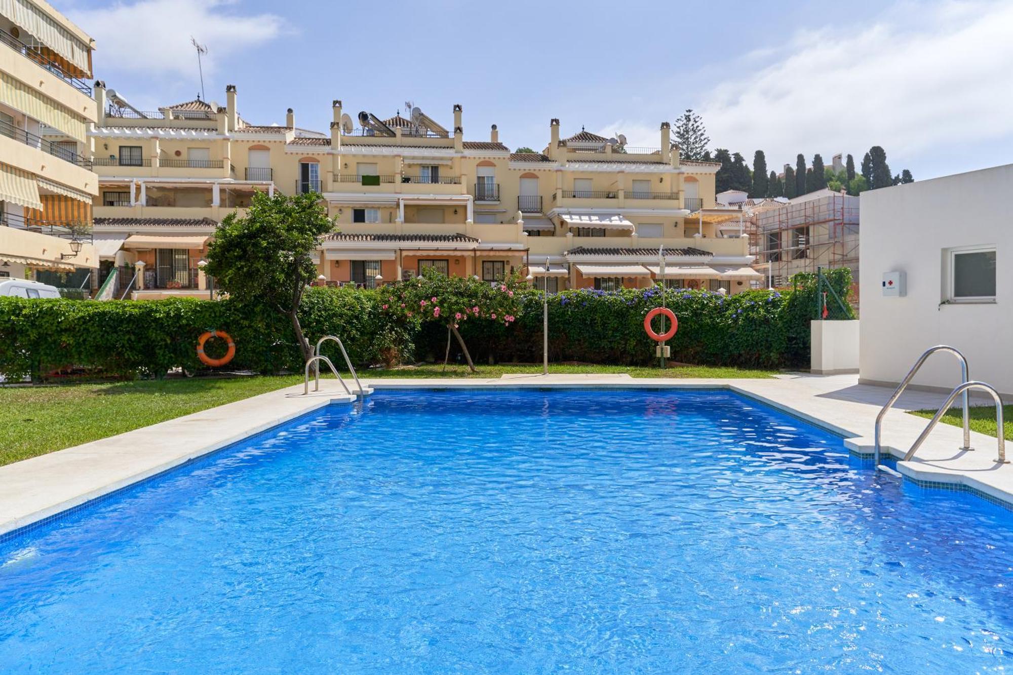 Hawaii 1St Floor Burriana, Nerja Apartment Exterior foto
