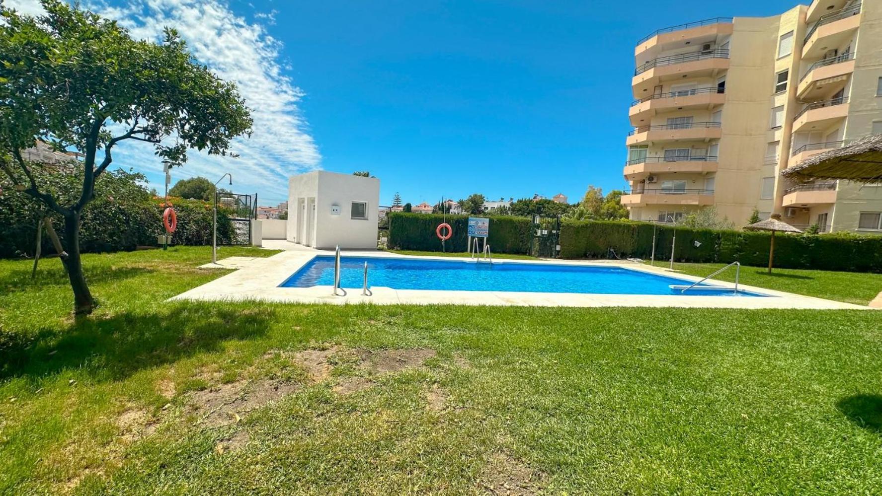 Hawaii 1St Floor Burriana, Nerja Apartment Exterior foto