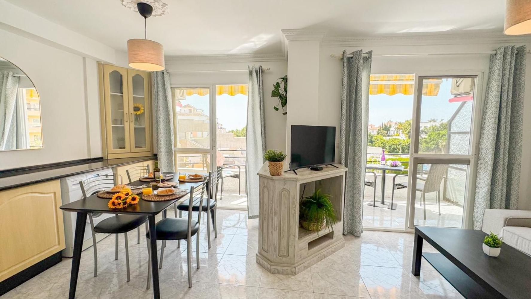 Hawaii 1St Floor Burriana, Nerja Apartment Exterior foto