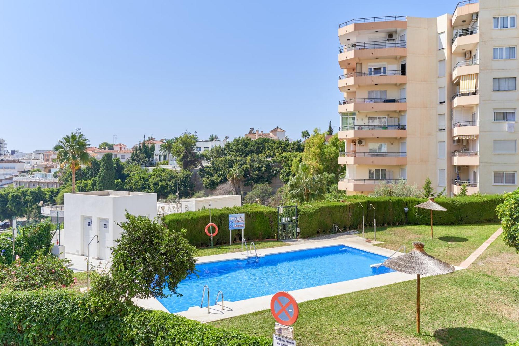 Hawaii 1St Floor Burriana, Nerja Apartment Exterior foto